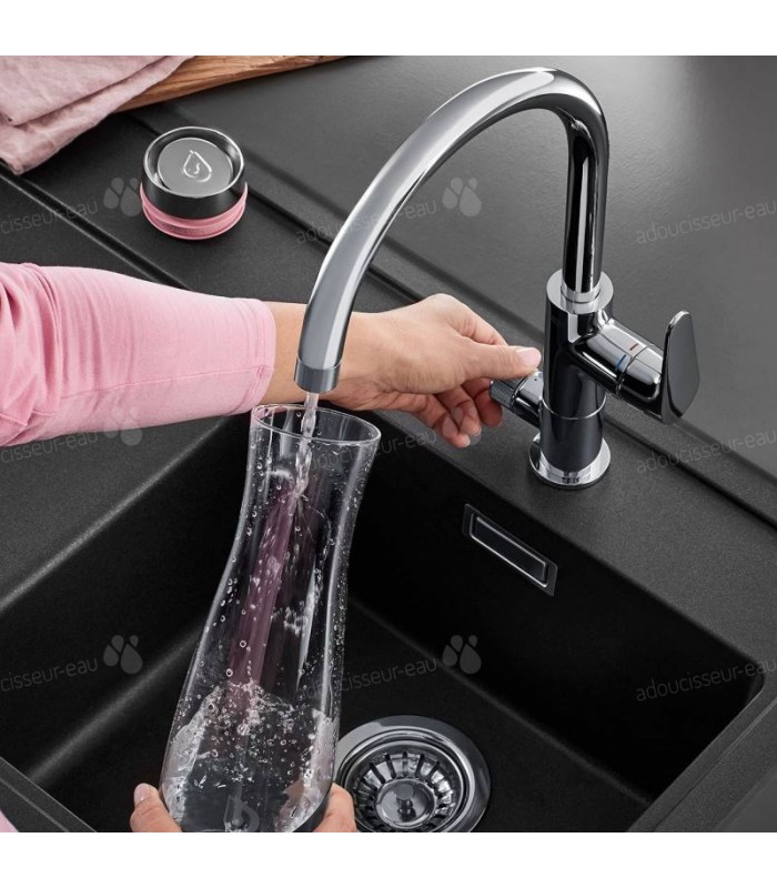 https://www.adoucisseur-eau.com/9319-thickbox_default_2x/filtre-eau-robinet-sous-evier-avec-robinet-3-voies-grohe-integre-bwt-aqa-drink-pure-urban-3-8-pret-a-etre-installer.jpg
